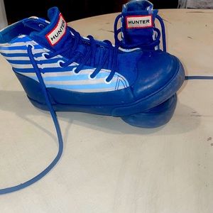 Boys hunter rain shoes size 2 in GUC